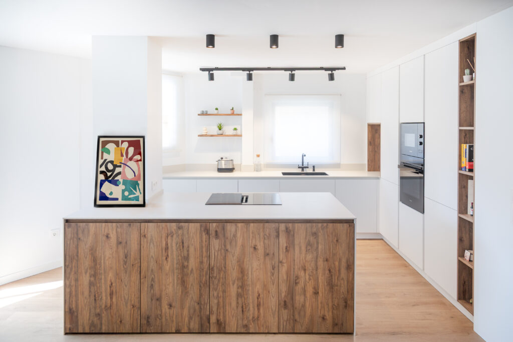 Cocina en blanco y madera | Spai Cuines